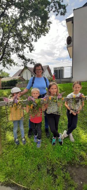 Wildkräuterforscherinnen unterwegs