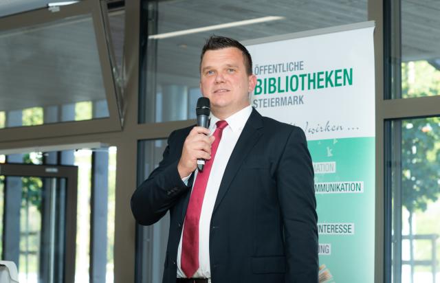 Bürgermeister Thomas Gschier bei der Doris Brunner und Landesrätin Simone Schmiedtbauer bei der Eröffnungsfeier der neuen Bibliothek in Hitzendorf